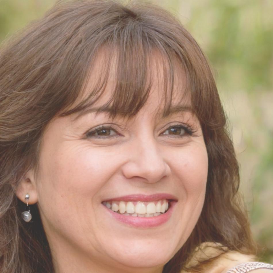Professional headshot of Rebecca Walsh, business mentor with confident expression